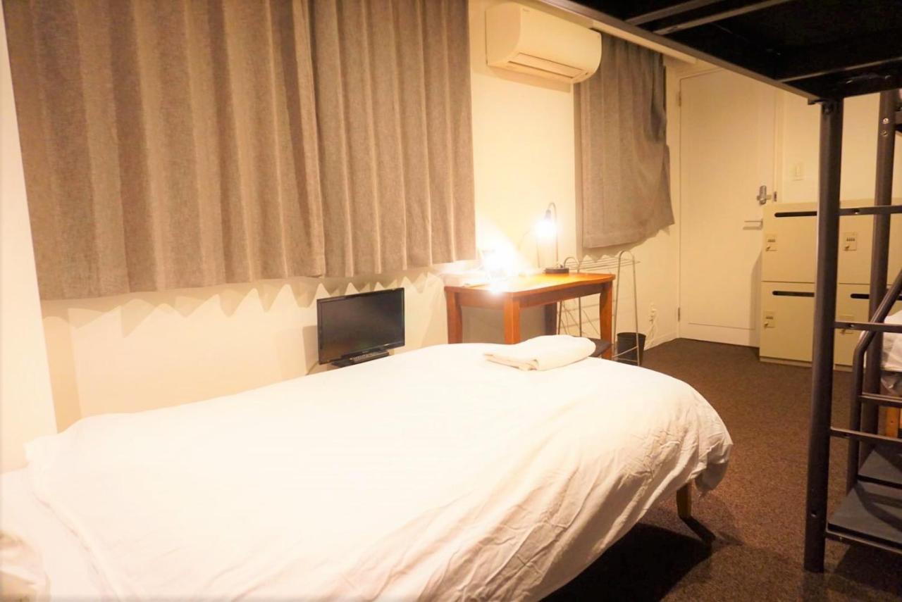 Beehive Hostel Осака Екстериор снимка