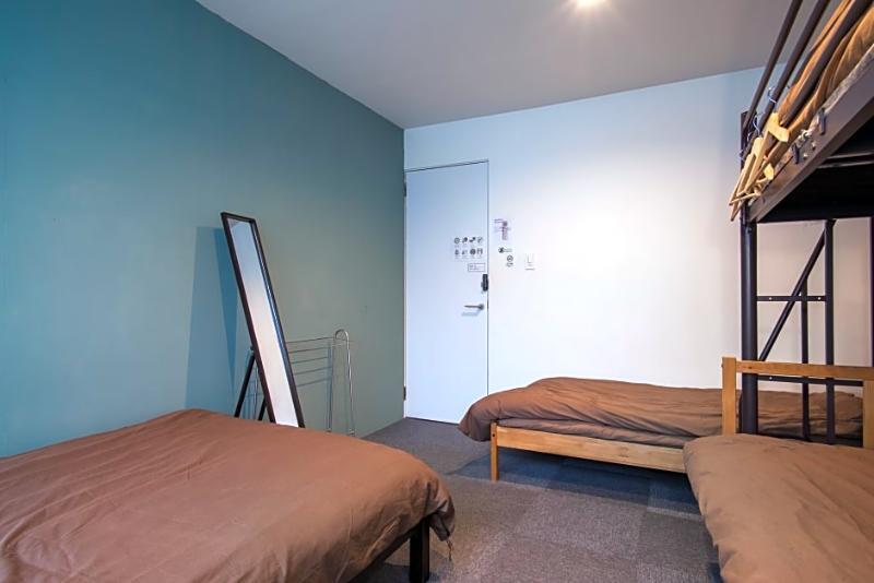 Beehive Hostel Осака Екстериор снимка